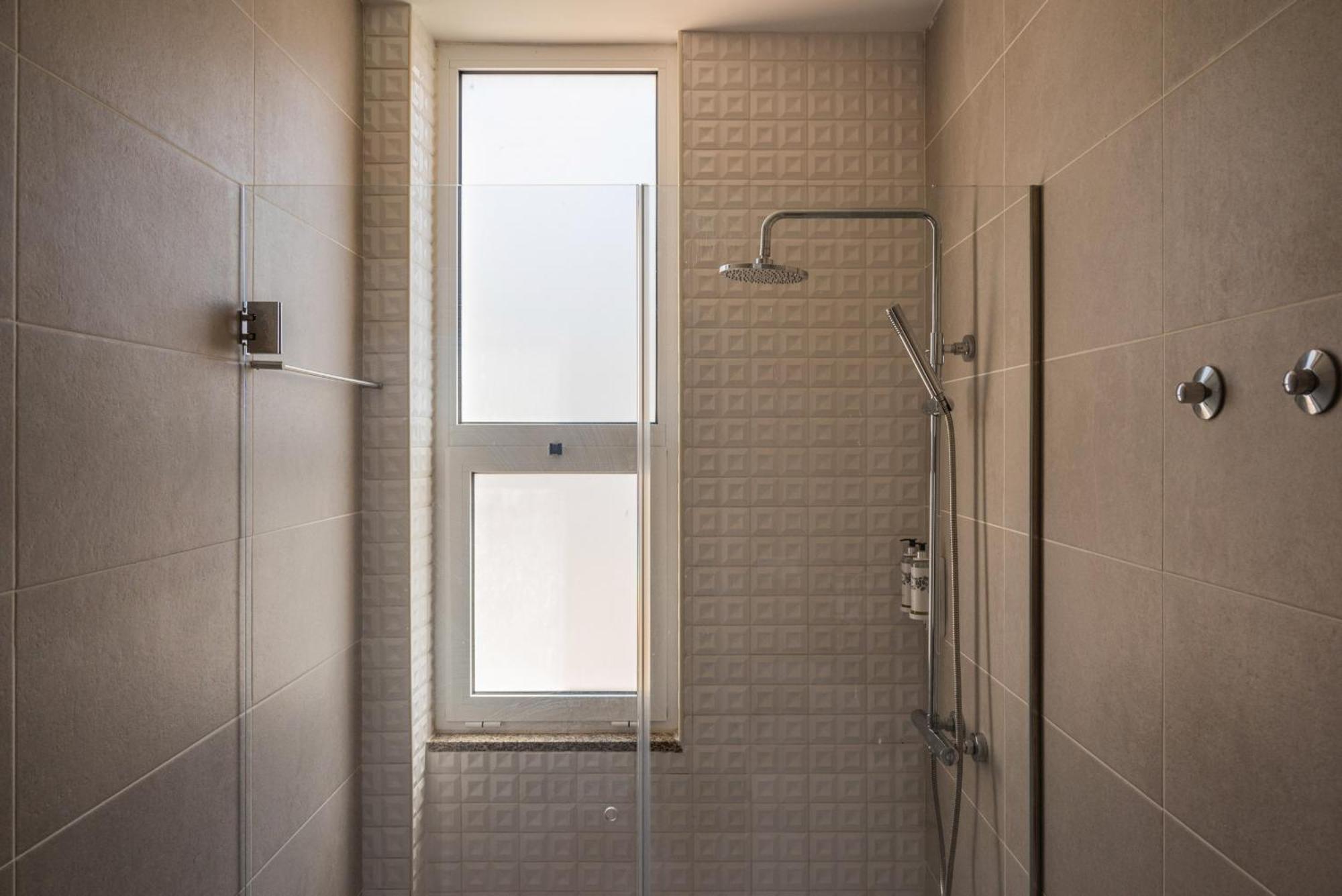 Lovely Charm House Downtown Porto Near Metro With Ac Eksteriør billede